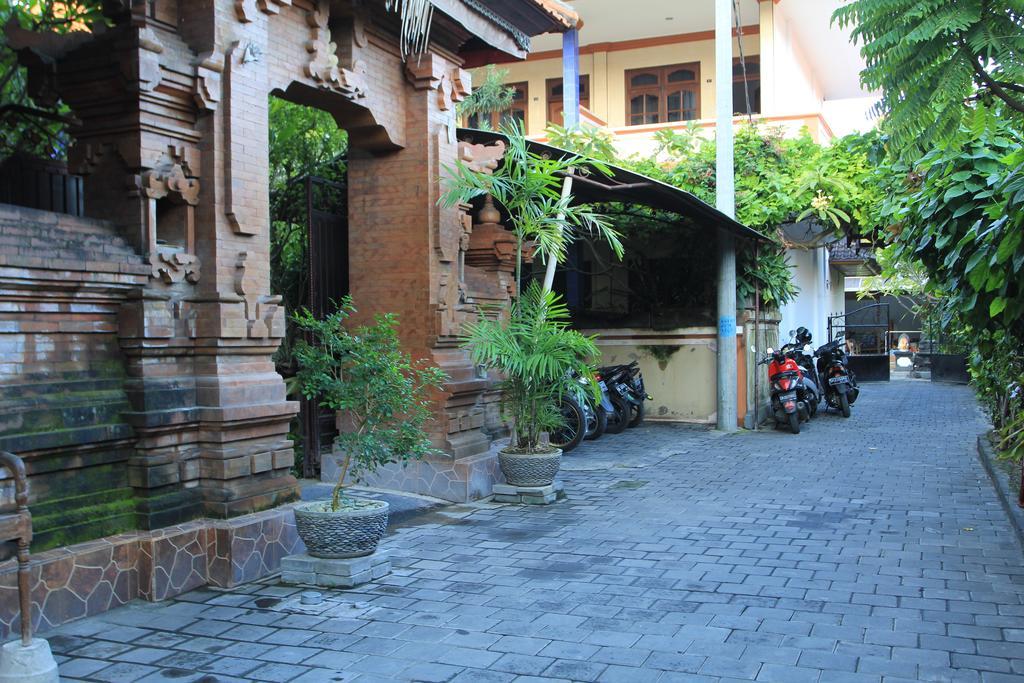 Cempaka 3 Losmen Hotel Kuta  Exterior photo