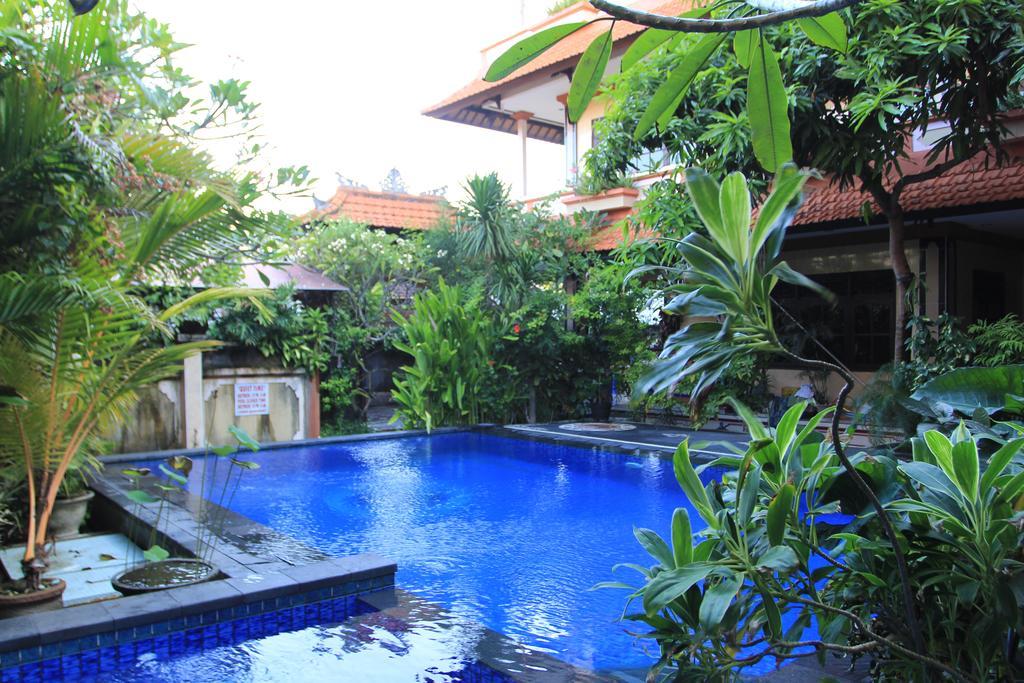 Cempaka 3 Losmen Hotel Kuta  Exterior photo