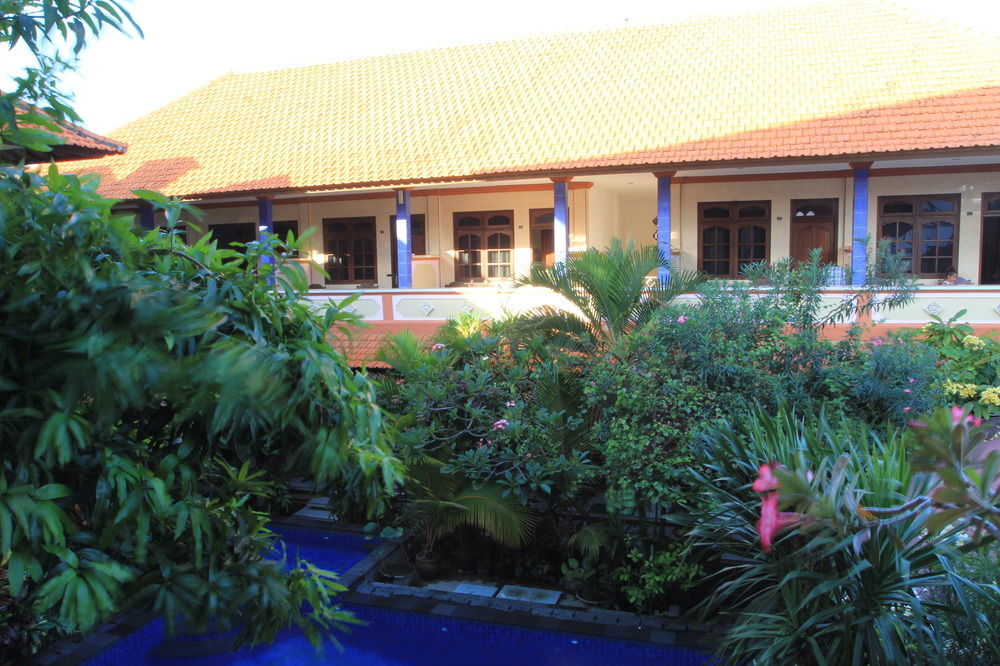 Cempaka 3 Losmen Hotel Kuta  Exterior photo