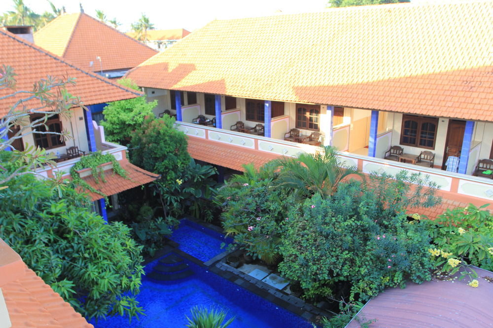 Cempaka 3 Losmen Hotel Kuta  Exterior photo